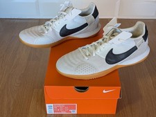 Nike Streetgato Zapatos Summit Blanco/Bosque Nocturno HV5759-100 Hombres Talla 9 Reino Unido PVP £75