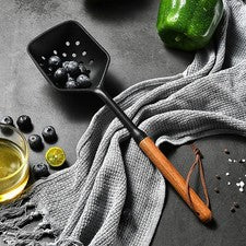 Práctica cuchara coladora de silicona con mango de madera de acacia para eficiencia de cocina