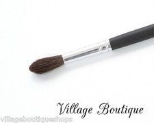 BELLEZA EUROPEA SOMBRA DE OJOS MINERALES PLIEGUES PINCEL DEFINIDOR PRECIO DE VENTA SUGERIDO POR EL FABRICANTE $18