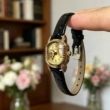 Reloj de pulsera retro de cuarzo con esfera dorada para mujer correa de cuero negro elegante regalo