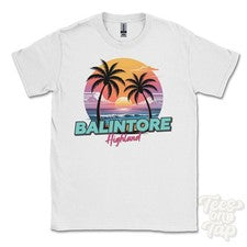 CAMISETA BALINTORE HIGHLAND - Retro Estilo Miami Divertida Parodia de Verano Reino Unido
