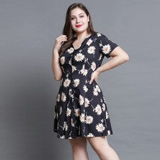Vestido de manga corta talla grande con tira de botones
