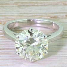 Anillo de compromiso solitario de moissanita de corte redondo de 2,50 quilate...