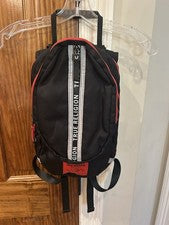 Mini mochila True Religion negra estilo Cycad TR101113 - NUEVA SIN ETIQUETAS
