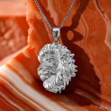 Collar colgante de plata de ley con cara de león corte brillante
