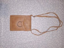 Bandolera hecha a mano de cuero marrón para mujer. Bolso de festival de música estilo único