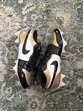 Botines de fútbol Nike Jordan 1 Low TD charol punta dorada FJ6245-701 talla 13