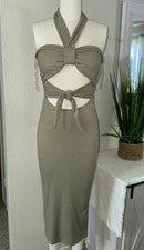 Vestido midi de verano con corte frontal halter verde oliva de moda boutique para mujer talla M