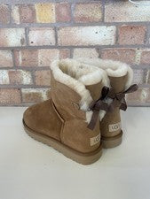 Mini Botas Ugg Bailey Bow Reino Unido Talla 9.5 UE Talla 42 Castaño
