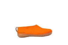 Cómodos zapatos de exterior naranja con suela de goma antideslizante duradera para uso diario