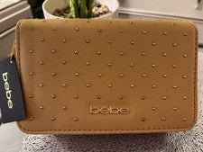 Mini bandolera Bebe Sagan para mujer con tachuelas en camel. Nuevo con etiquetas