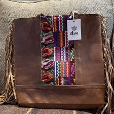 Cartera de cuero con flecos para mujer diseño tejido