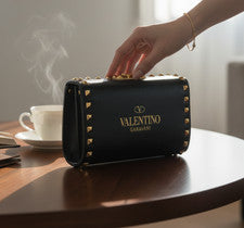 Bandolera NUEVA CON ETIQUETAS VALENTINO GARAVANI Negra Rockstud Spike Gancho Alcove Correa sin asas
