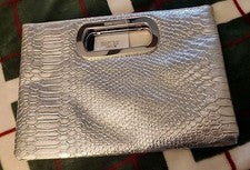 Cartera/bolso de mano o bolso de mano plateado LULU TOWNSEND 10,5" X 7,5" NUEVO CON ETIQUETAS VENTA AL POR MENOR $55