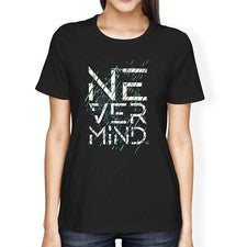 Camiseta 1Tee Mujer Calce Suelto Never Mind Eslogan