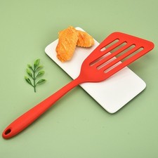 Pala de cocina de silicona en ángulo con cabezal ancho para agitar sin esfuerzo 34,5