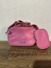 Bandolera rosa con monedero Madden NYC para mujer