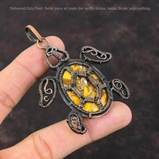 Joyería colgante boho tortuga envuelta en alambre de cobre con piedras preciosas mookaite brechas
