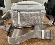 Bolso Bandolera DKNY NUEVO SIN ETIQUETAS Para Mujer Cámara Blanco Estampado de Logotipo Pequeño Bolso de Hombro NUEVO