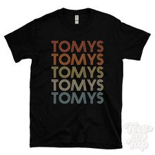 CAMISETA TOMYS ESTILO RETRO REPETIDO Hombre y Mujer Novedad Genial Nombre Regalo