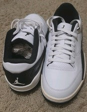 Zapatilla deportiva Jordan Flight Court para hombre de gamuza de caña baja blanca/negra talla 11,5. Sin CAJA