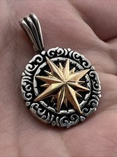 Colgante de plata de ley 925 con brújula de dos tonos para collar