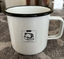 DOS TAZAS DE CAFÉ COACH ORIGINALES BLANCO ESMALTADO METAL UNO DAÑADO SIN USAR