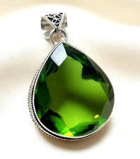 Atractivo colgante de joyería hecha a mano de plata de ley 925 con piedras preciosas de peridoto de 2,10"