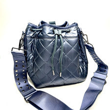 ~Bolso tipo cubo acolchado acolchado con cordón acolchado de pizarra Lindsey Avenue HAUTE SHORE nuevo con etiquetas