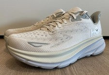 Nuevos zapatos para correr/caminar Hoka Clifton 9 para hombre talla 9 - leche de avena/cebada