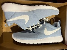 WMNS NIKE ROSHE ONE 844994 407 TALLA 7~10 (la caja no tiene tapa)