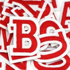 Parches de letras rojas bordados 4,5 cm hierro coser en insignia del alfabeto