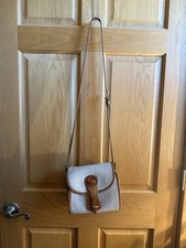 Bolso de hombro Dooney Bourke mediano de cuero