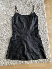 Vestido tirantes marca Sinsay imitación cuero talla L negro nuevo con etiqueta