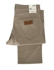 PANTALÓN DE SARGA ESTILO CHINO WRANGLER TEXAS REGULAR FIT PARA HOMBRE - PIEDRA