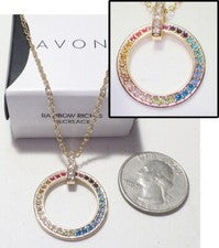 Collar colgante círculo de eternidad diamantes de imitación multicolor Rainbow Riches AVON 2019