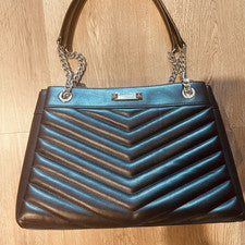 Bolso Michael Kors Mujer Negro Tres Compartimentos Asa Cremallera Metal Plateado.