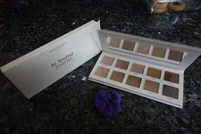 Wander en paleta de sombras de ojos neutras nuevas en caja tamaño completo