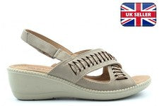 Sandalias Boulevard para mujer cruzadas con tiras de ajuste ancho beige (ajuste E)