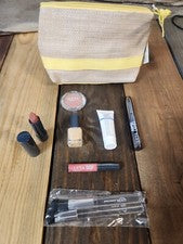 Set de Maquillaje ULTA Brillo Labial Lápiz Labial Rímel Pinceles Rubor Esmalte de Uñas + Bolsa