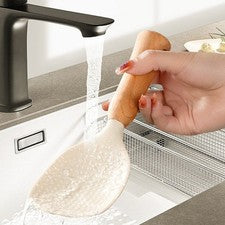 Cuchara de arroz con punta de silicona, mango de madera maciza y soporte de pared orificio para colgar