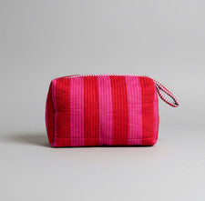 Bolsa de lavado de algodón acolchada a rayas de bloques de colores - Bolsa de artículos de tocador rosa y roja