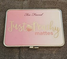 Sombra de ojos de terciopelo mate melocotón Too Faced Just paladar