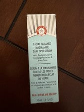Suero First Aid Beauty Facial Radiance Niacinamida Manchas Oscuras 30 ML NUEVO EN CAJA *