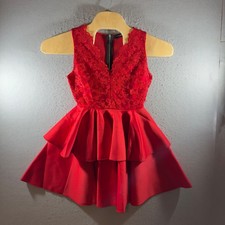 1550 | Nuevo sin etiquetas Mini Vestido de Vacaciones de Cóctel Rojo Encaje Peplum Capas Volantes S