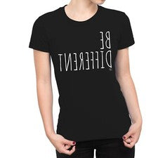 Camiseta 1Tee para mujer Be Different reversa