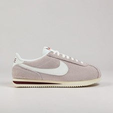 Nike Cortez SE Hombres Gamuza Informales Zapatos Universitarios Gris Blanco HF3142 001 (NUEVO)