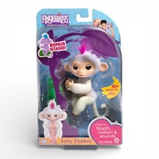 Juguete interactivo Fingerlings Sophie Baby Monkey blanco + soporte [CAJA DAÑADA]