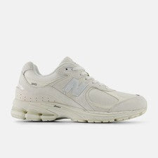 Zapatos para hombre New Balance 2002R SEA SALT con PLATEADO METÁLICO