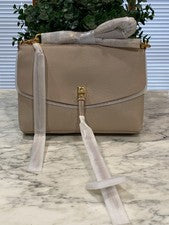 **Nuevo** Bolso de hombro Rebecca Minkoff Darren Top con cremallera para mujer. Color piedra